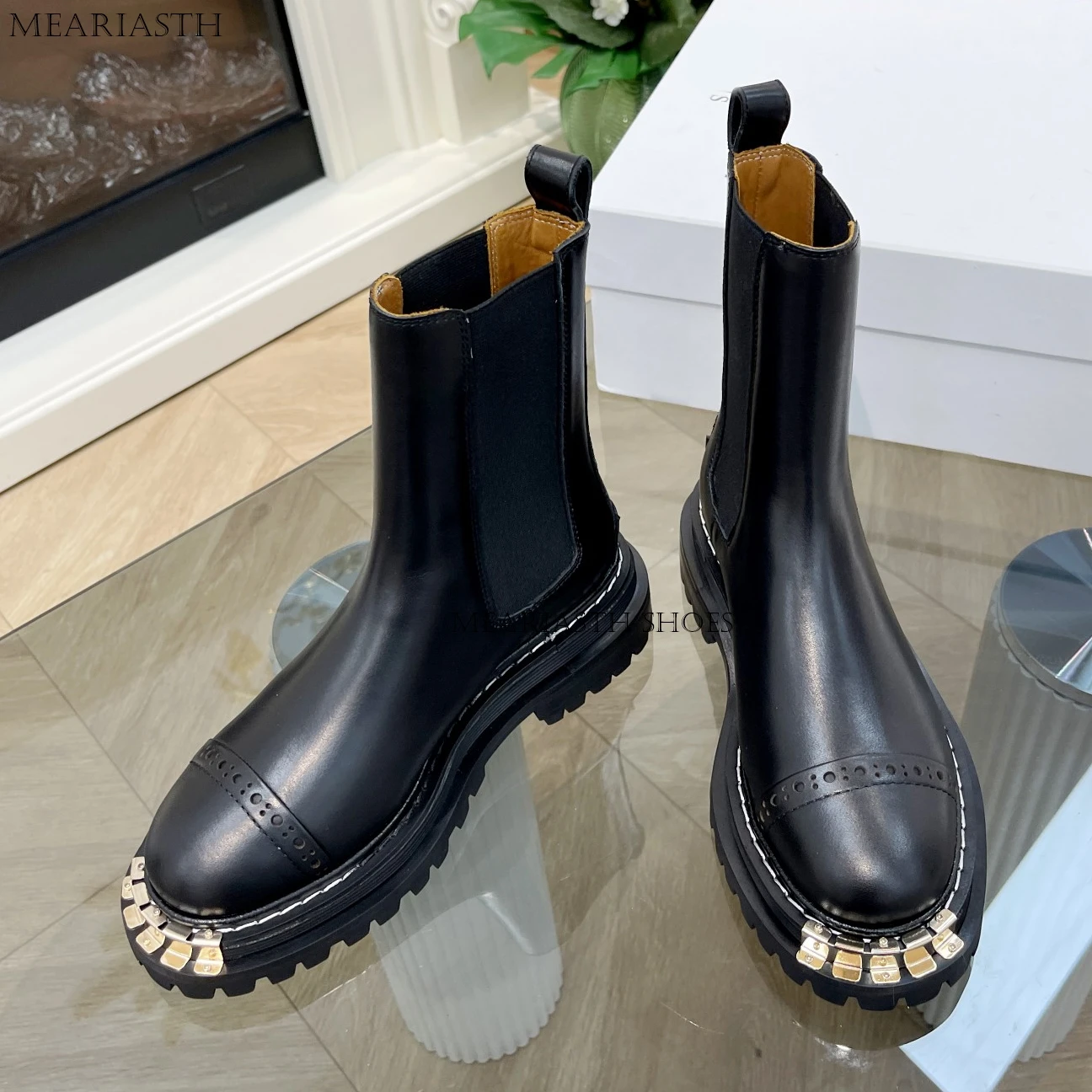 Ботинки Челси на плоской подошве с круглым носком в британском стиле женская