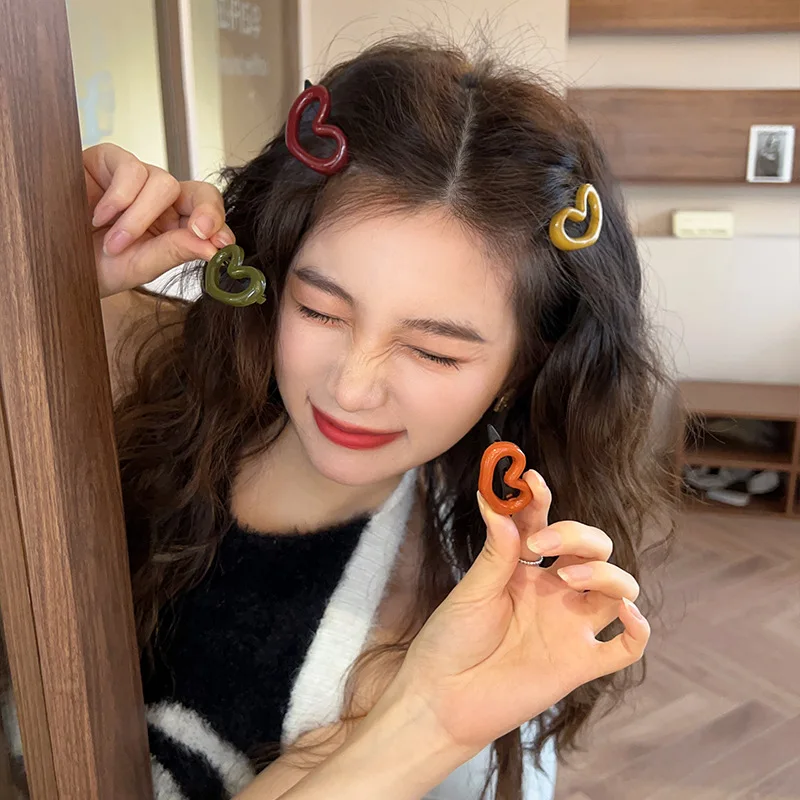 

Korean Headdress Cute Sweet Hair Card Pink Love Heart Hair Clip Women Girl Simple Side Bangs Broken Hair Clips Hair Ornaments