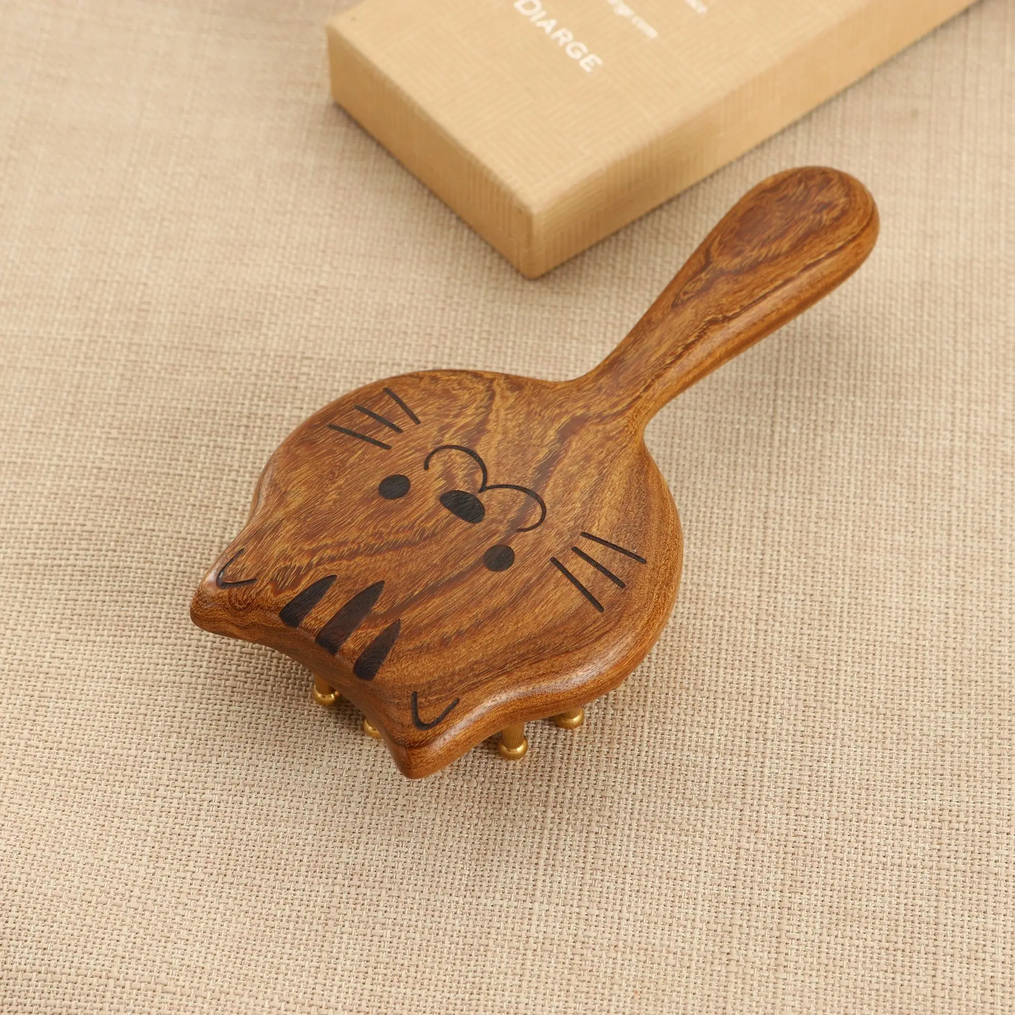 Расческа для волос из сандалового дерева кошек антистатическая изысканная