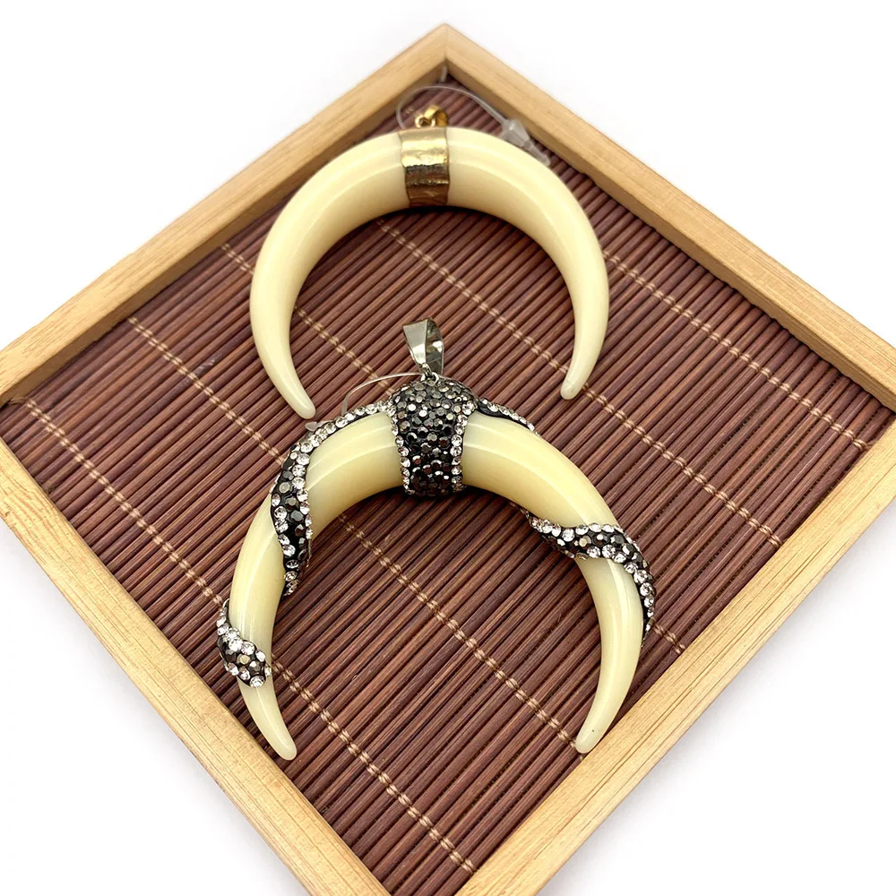 

Pendant Necklace Resin Ox Bone Fashion Accessories Black and White Rhinestones Crescent Beautiful Electroplating Manual Necklace