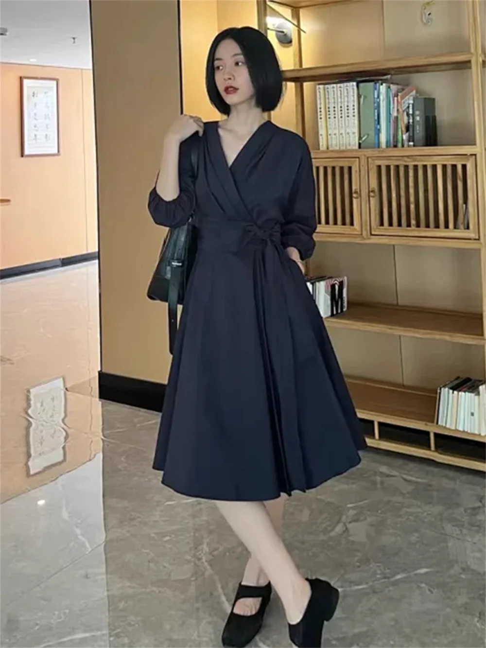 

Осень 2023, женское платье-миди с запахом, простое однотонное женское платье с V-образным вырезом, Повседневное платье на шнуровке