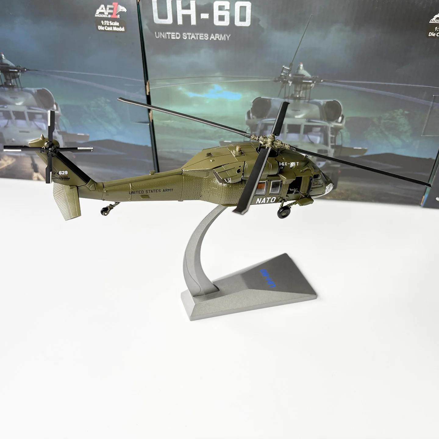 Фото Масштабная модель вертолета UH-60 Black Hawk США (1:72), готовая коллекционная модель военного самолета UH60 NATO Combat Hawk, литая под давлением, сувенир, подарок №3