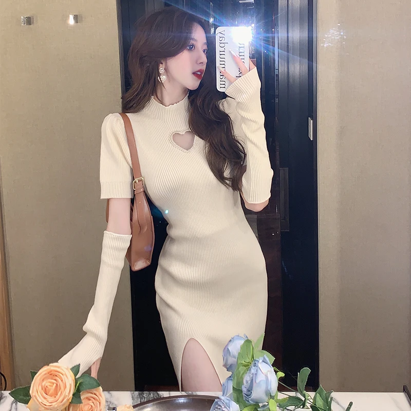 

Женское трикотажное мини-платье с разрезом, со съемными рукавами