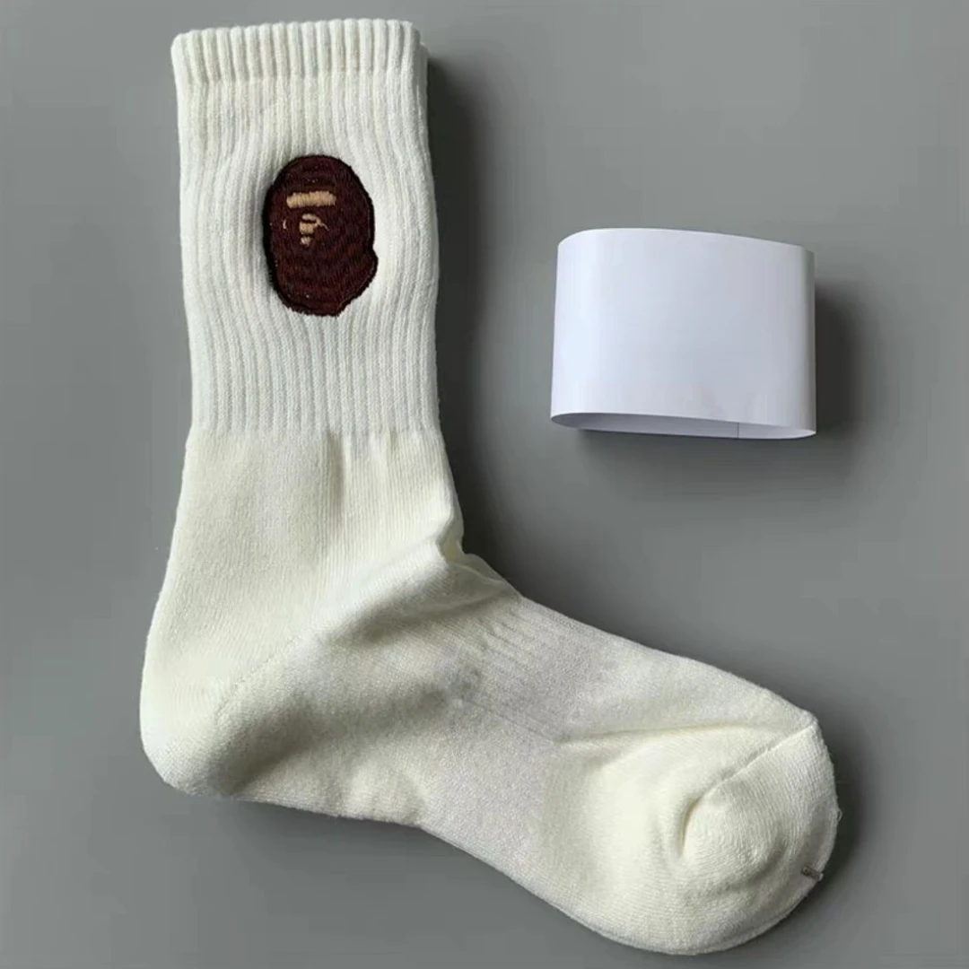Socks: Big Label Embroidered Tube Socks Black and White Solid Color Towel Sports Bottom High Socks