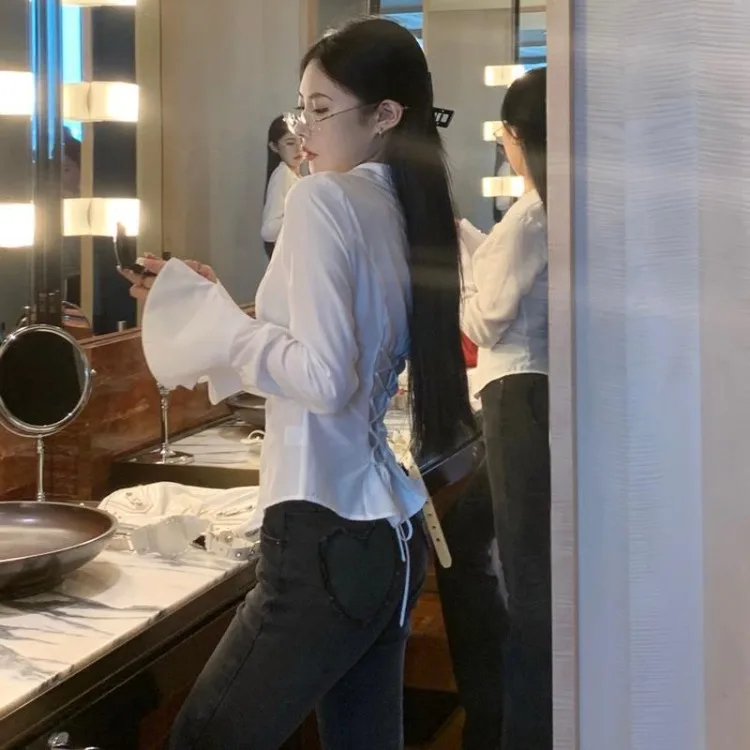 Женская блузка с отложным воротником белая приталенная рукавами-фонариками Y2k