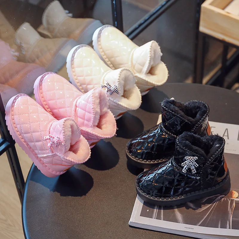 

Новинка зимы 2022, удобные короткие сапоги для девочек, детские теплые зимние сапоги, модные клетчатые детские сапоги принцессы с 3D медведем ...