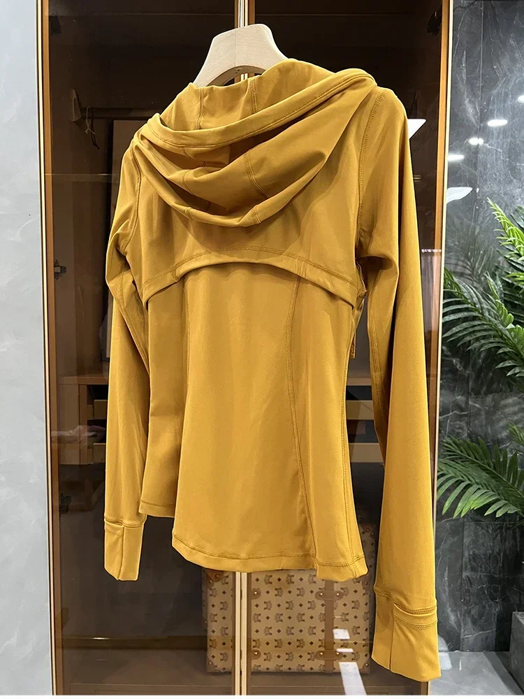 Рисунок 2 - Женская Беговая куртка Lulu