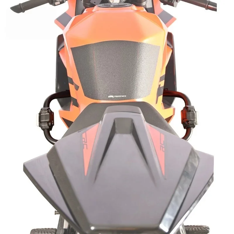 Фото Защитные аксессуары для мотоцикла KTM RC390: защитный бампер, противоударный шарик, гоночный руль. №5