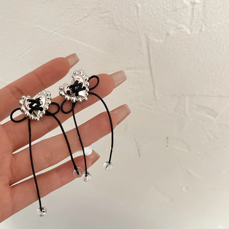 

2023 New Metal Peach Heart Silver Needle Earrings Fashion Bow Love Ladies Earrings Silver Irregular Earrings Jewelry