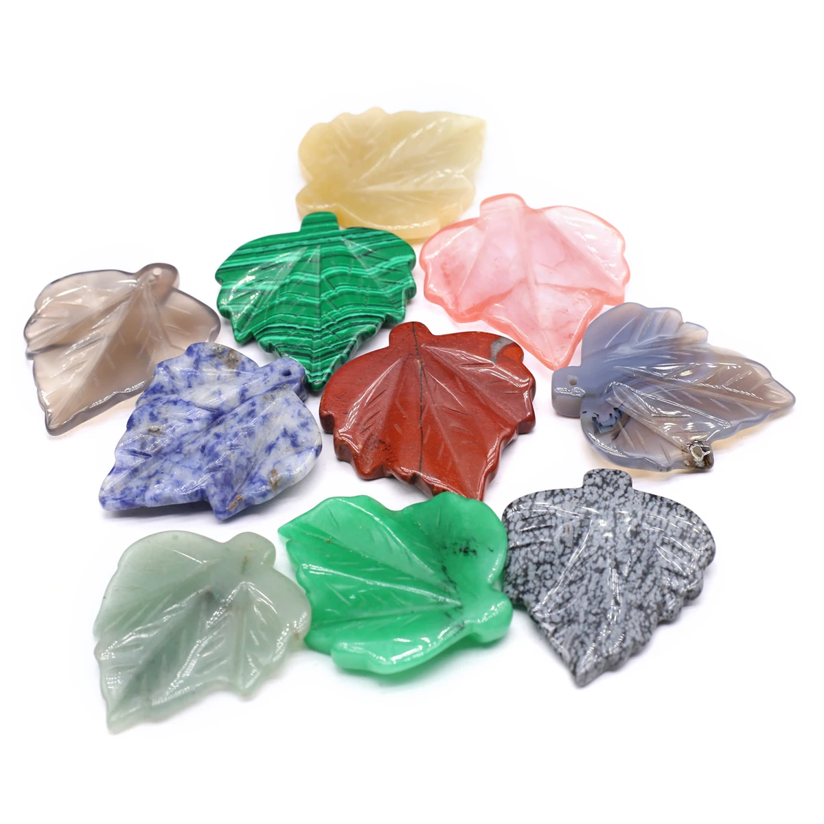 

Натуральный полудрагоценный камень агат кленовый лист