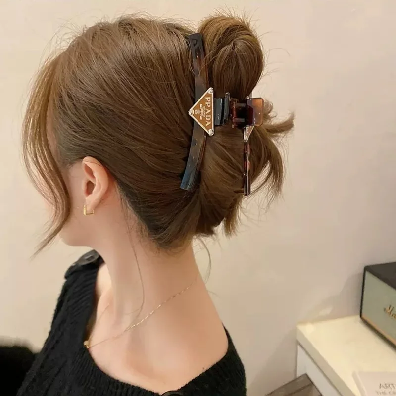 

Корейская мода женщины большой захват для волос простой акриловый элегантный краб хвост ретро волосы карта деликатные аксессуары для волос