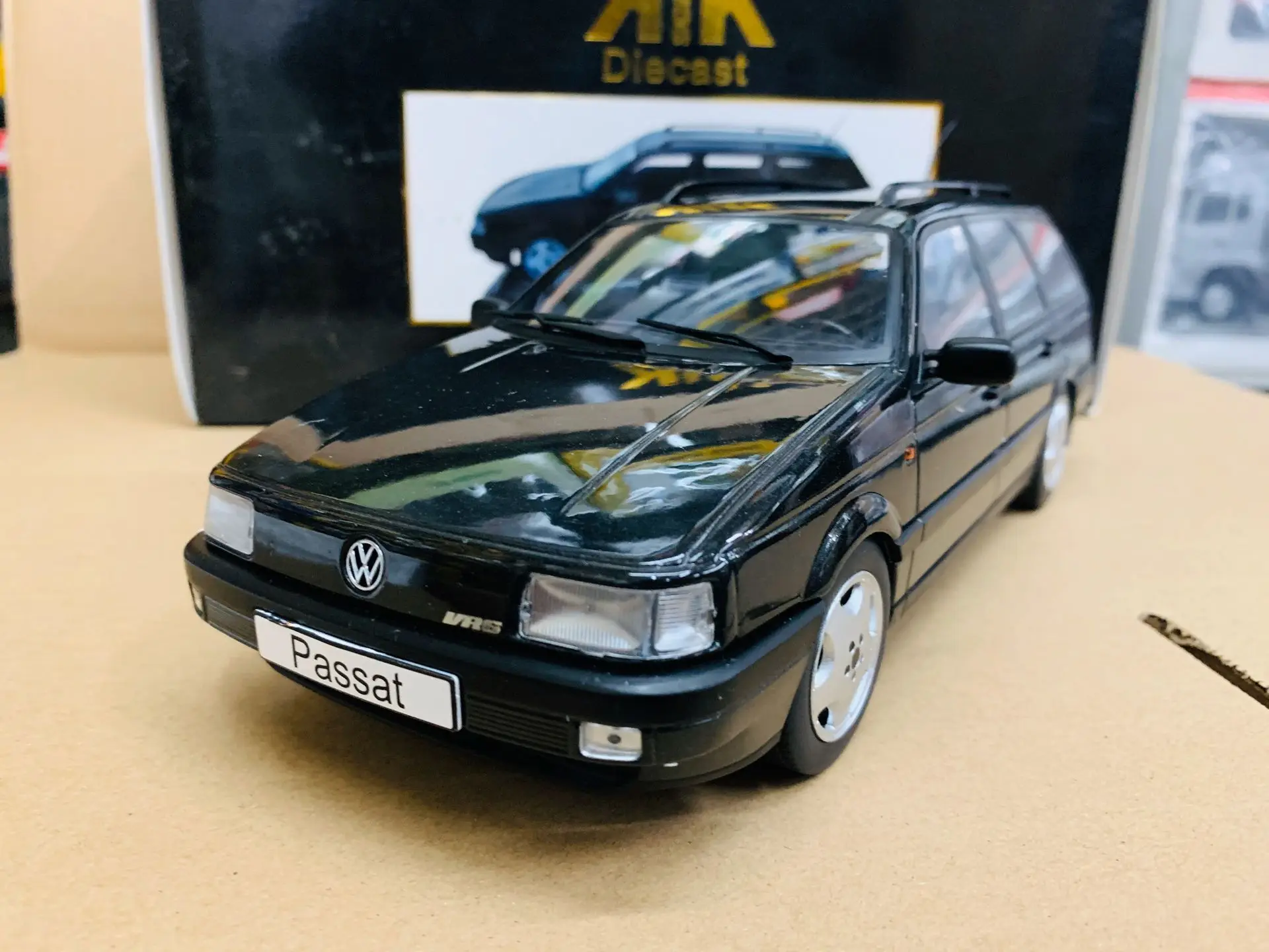 Модели KK Passat B3 Estate VR6 1/18 литые модели автомобилей в коробке |