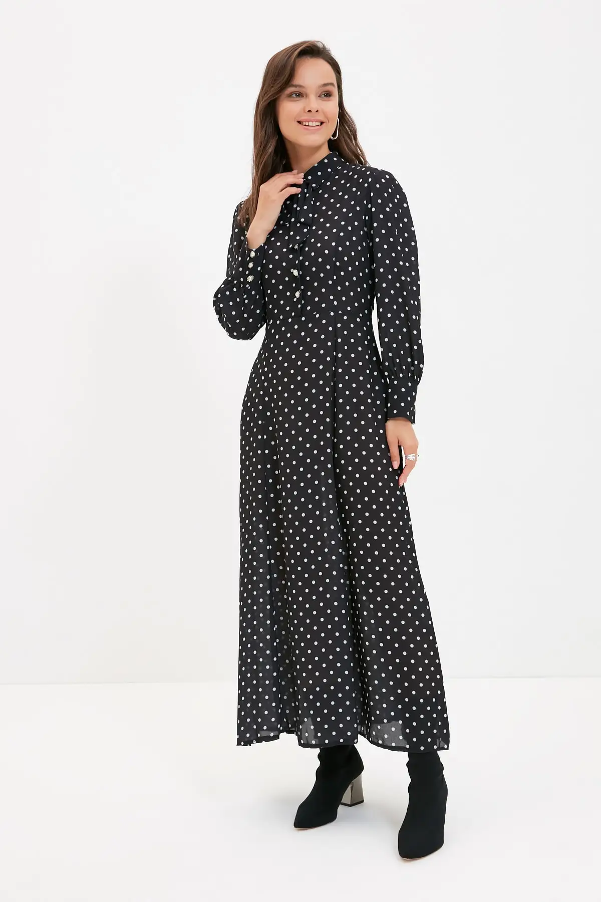 

Trendyol Scarf Collar Pearl Button Dress TCTAW22EB0108