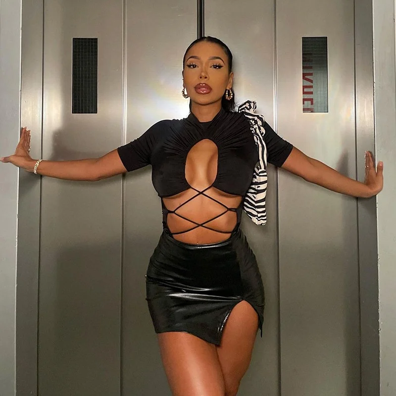 Женское пикантное облегающее боди с коротким рукавом и полостями D0309