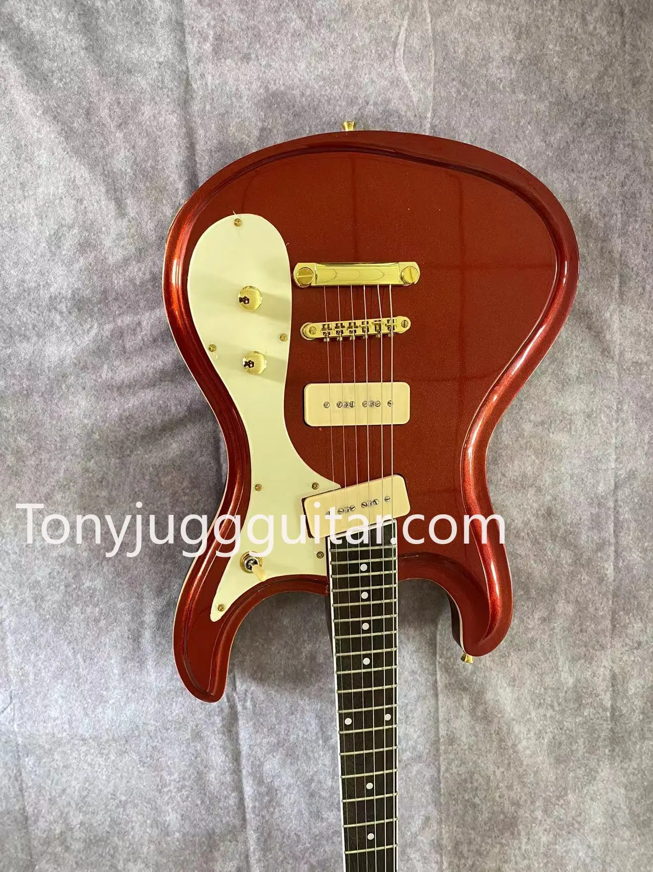 

1966 Ventures Johnny Ramone Metallic red Electric Guitar Bigs Tremolo Bridge, Black P90 Pickups, Cream Pickguard