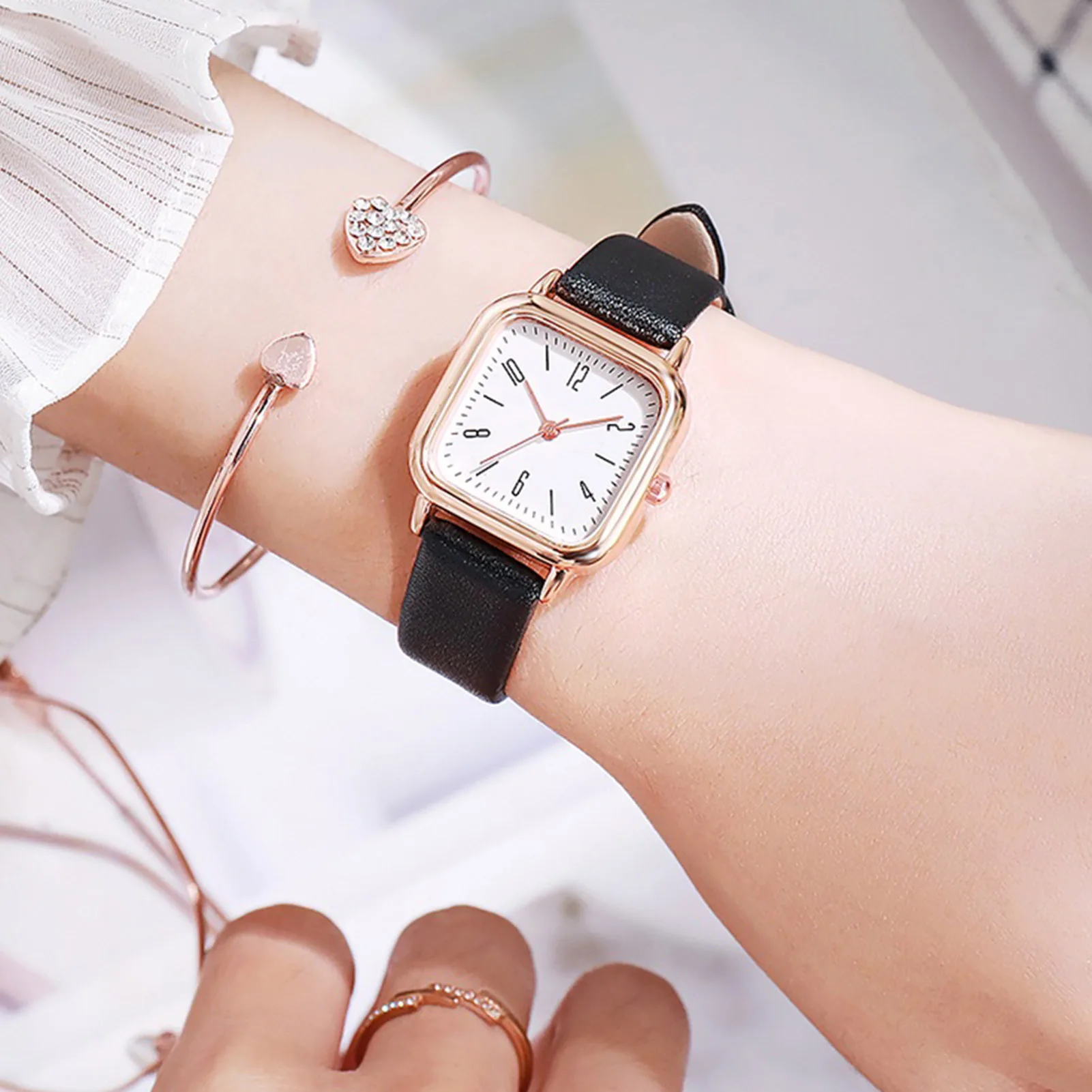 Часы наручные женские кварцевые модные светящиеся в винтажном стиле аналоговые