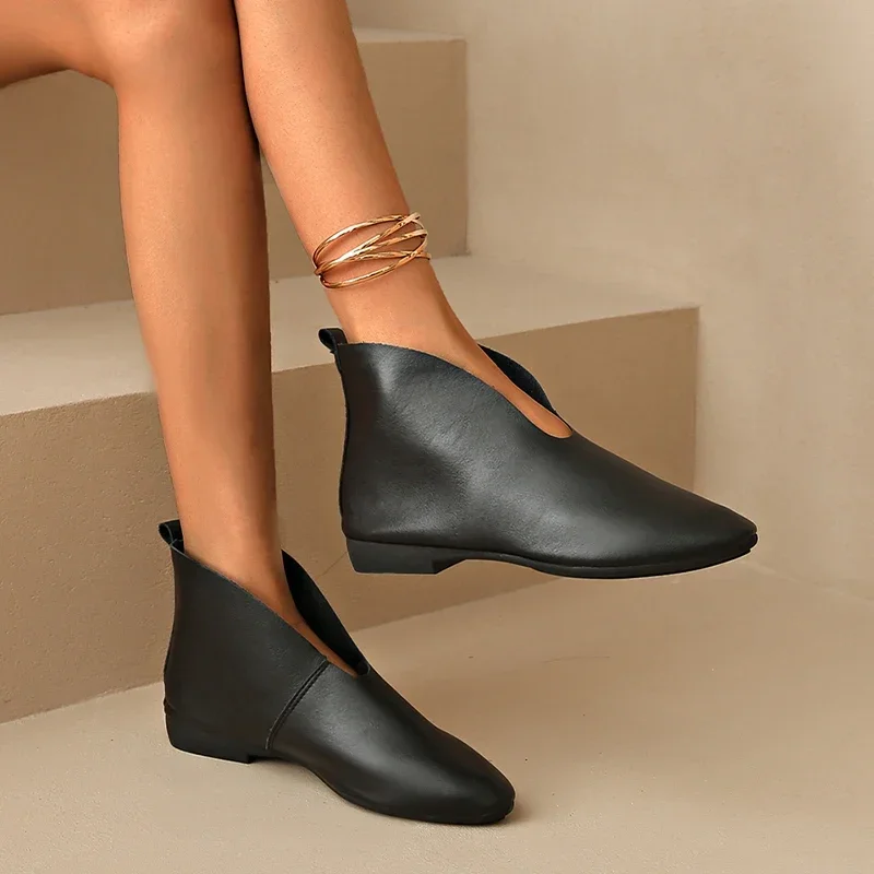 Кожаные женские ботильоны на плоской подошве лоферы трендовая обувь 2025 года