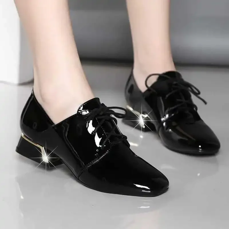 Женская модная черная удобная обувь из лакированной кожи с круглым носком