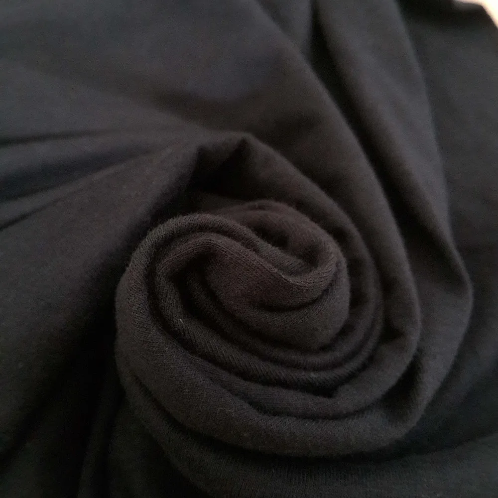 Необычная футболка никогда не подучит стариков которые играют в пинг-понг