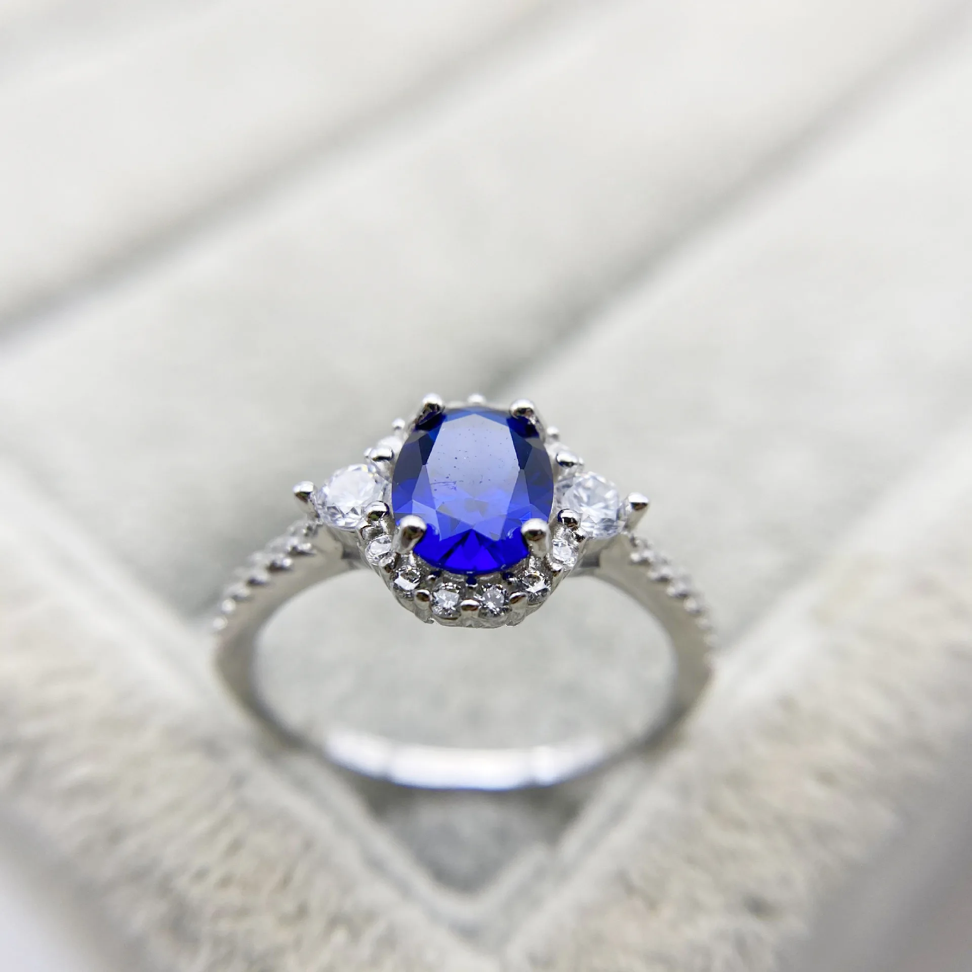 

S925 Sterling Silver Sapphire Egg Shape Women's Ring Fashion Simple European and American Platinum Ring