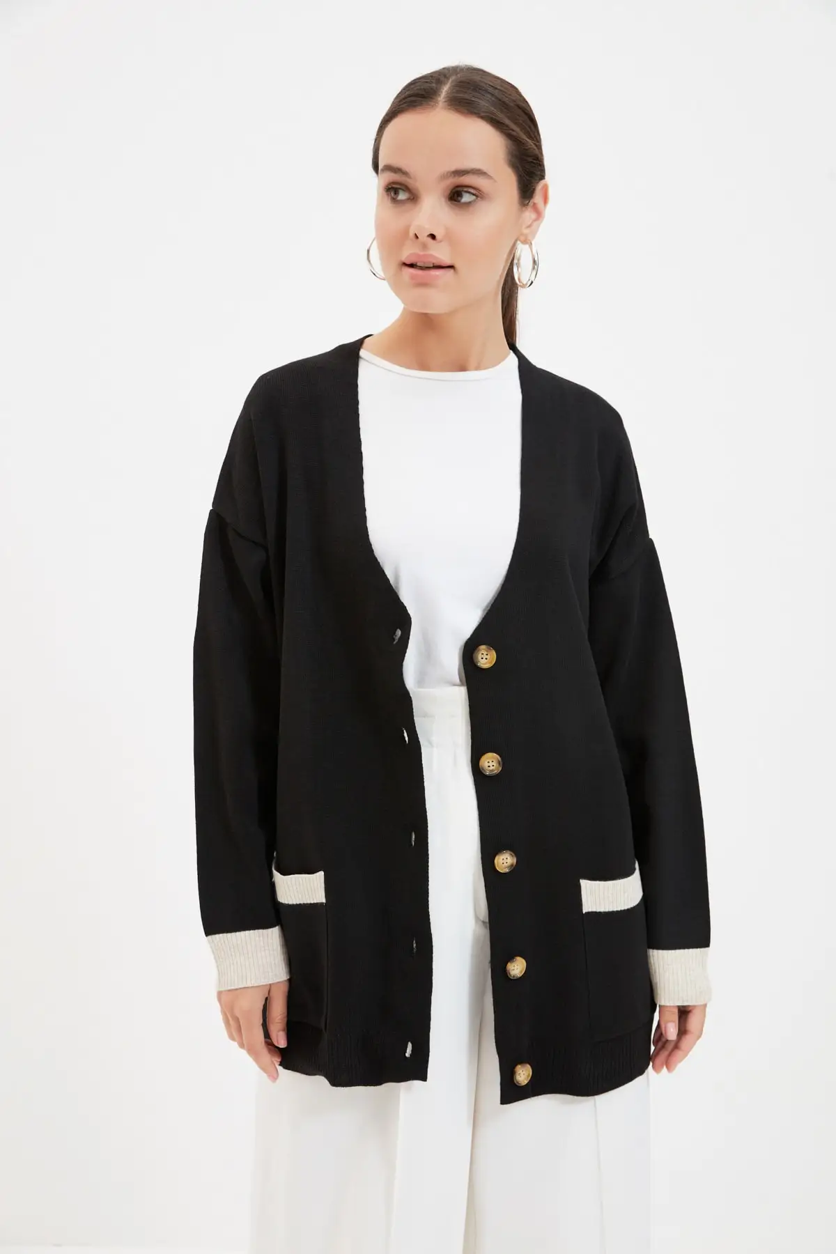 Trendyol V Collar Knitwear Cardigan TCTAW22TH0051