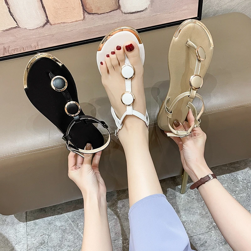 

2022 New Summer Sandals Women Fashion Casual Beach Outdoor Flip Flop Sandals Metal Decoration Ladies Flat Shoes Plus Size 35-43