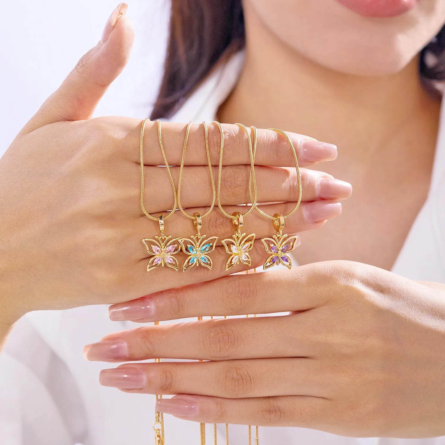 Модное Элегантное ожерелье с разноцветными бабочками универсальное