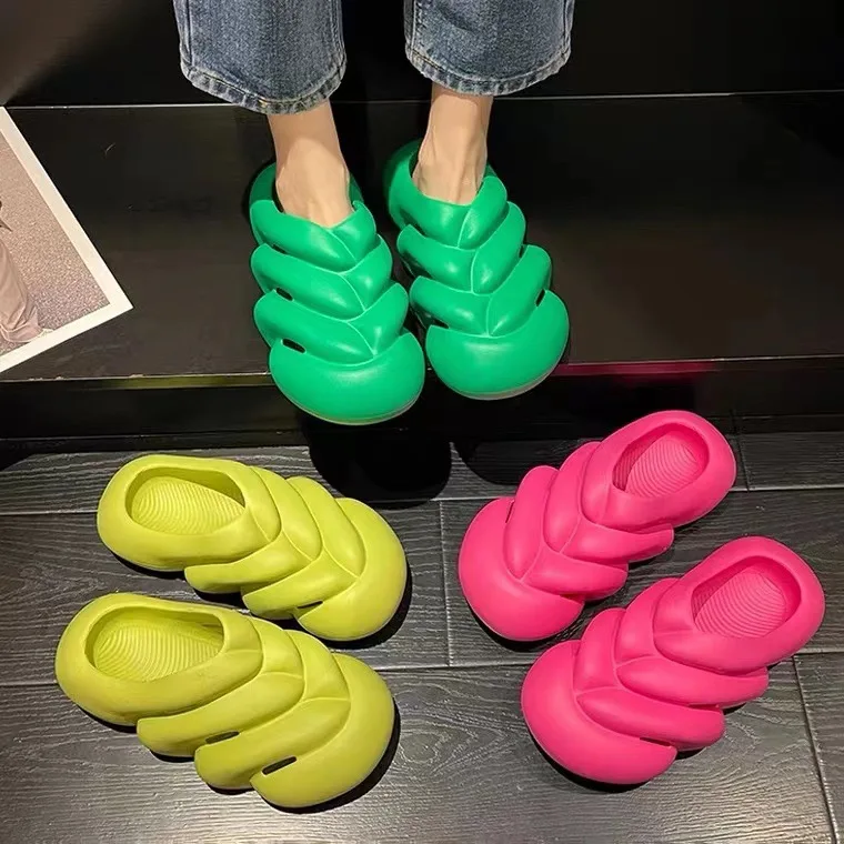 

2022 New Bone-Shaped Slippers Toe Covering Non-Slip Wear-Resistant Non-Stinky Feet Men and Women Couple Sandals