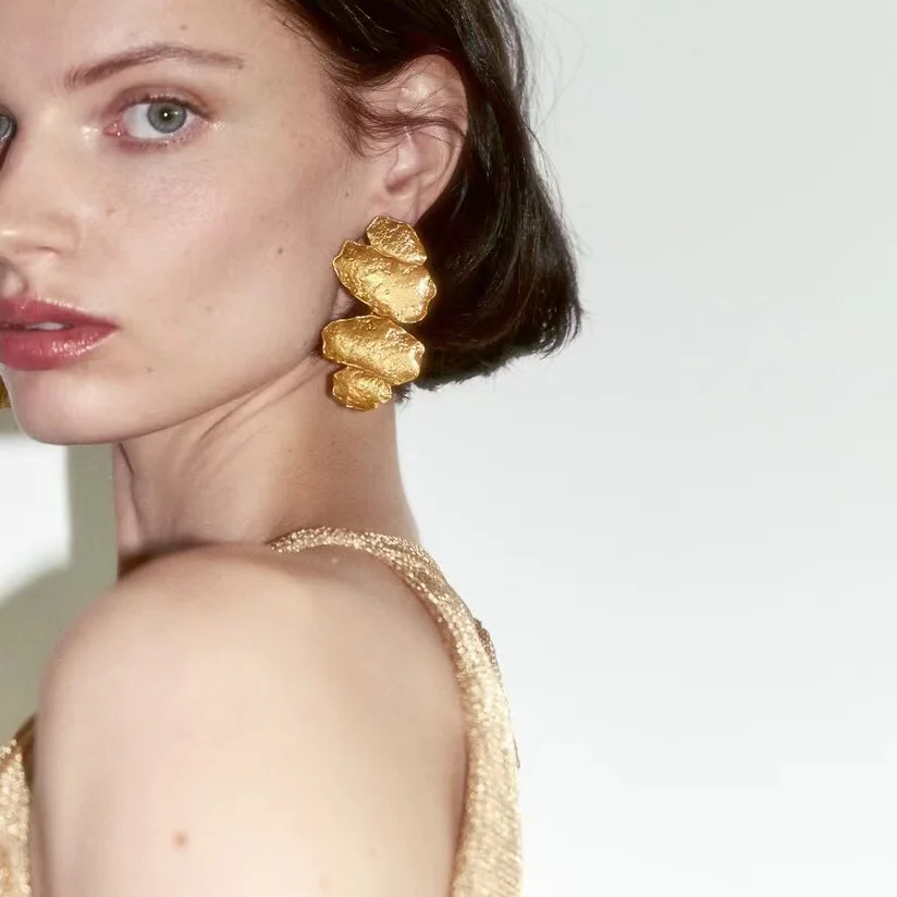 

Zvoijio New Irregular Golden geometric Earrings for Woman Party Earrings