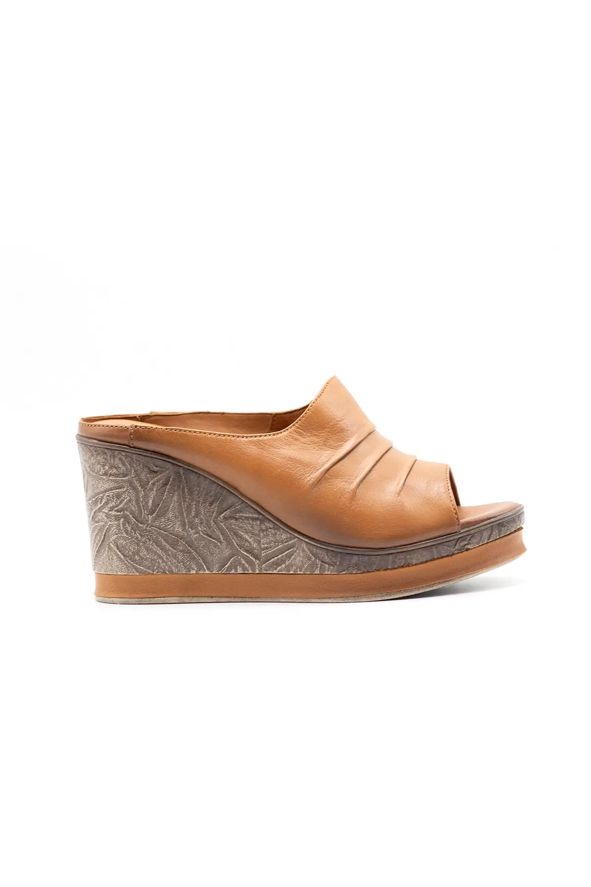 

Women brown padding heel slippers 702y