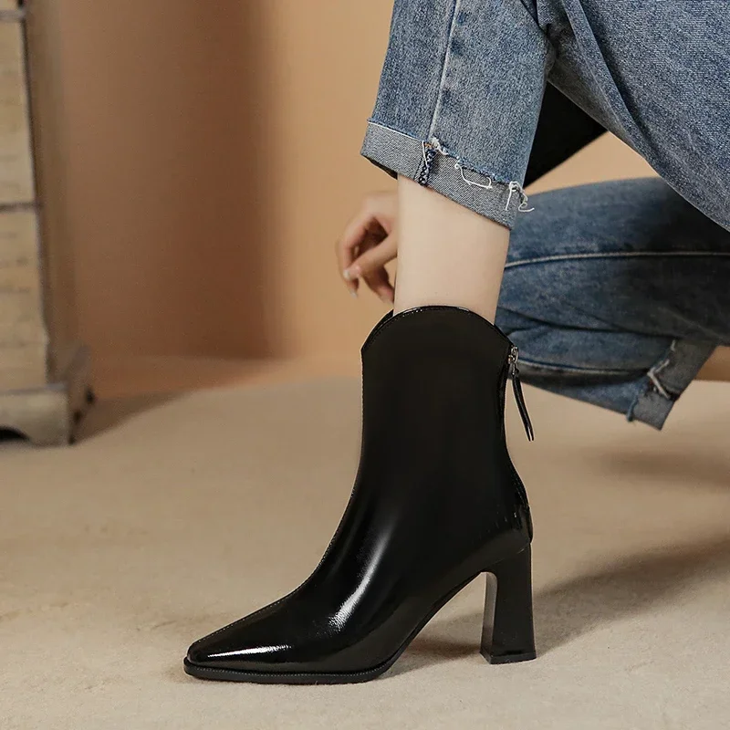 

Женские ботинки с острым носком на толстом каблуке, ботильоны из лакированной кожи, Высококачественная обувь, дизайнерская Осенняя Новая женская обувь в британском стиле