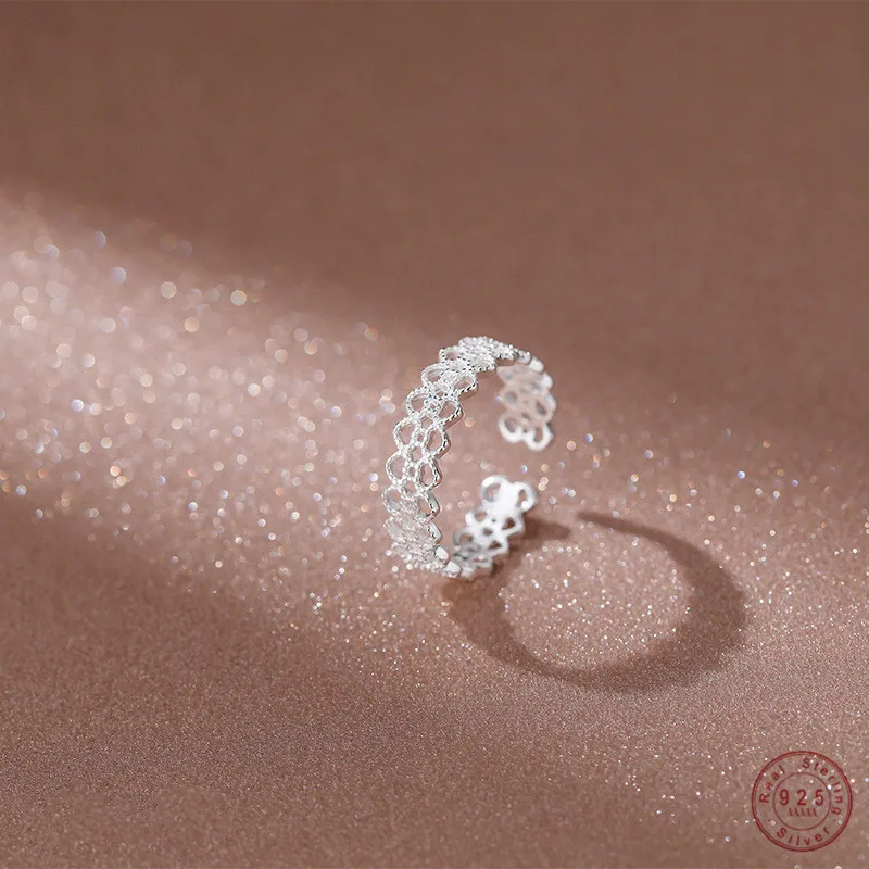 Женское кольцо из серебра S925 пробы с кружевом