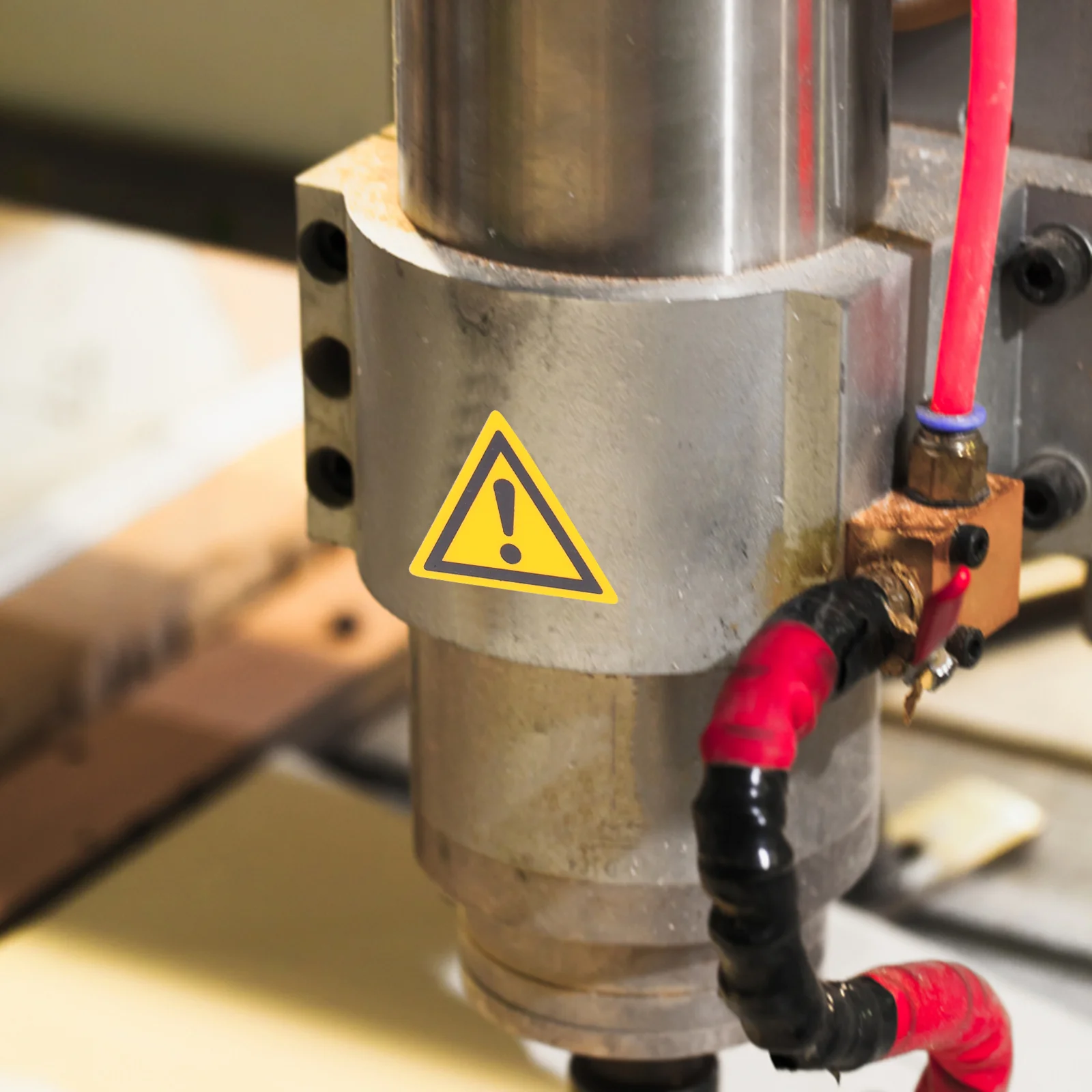 Рисунок 2 - наклейки на опасные участки