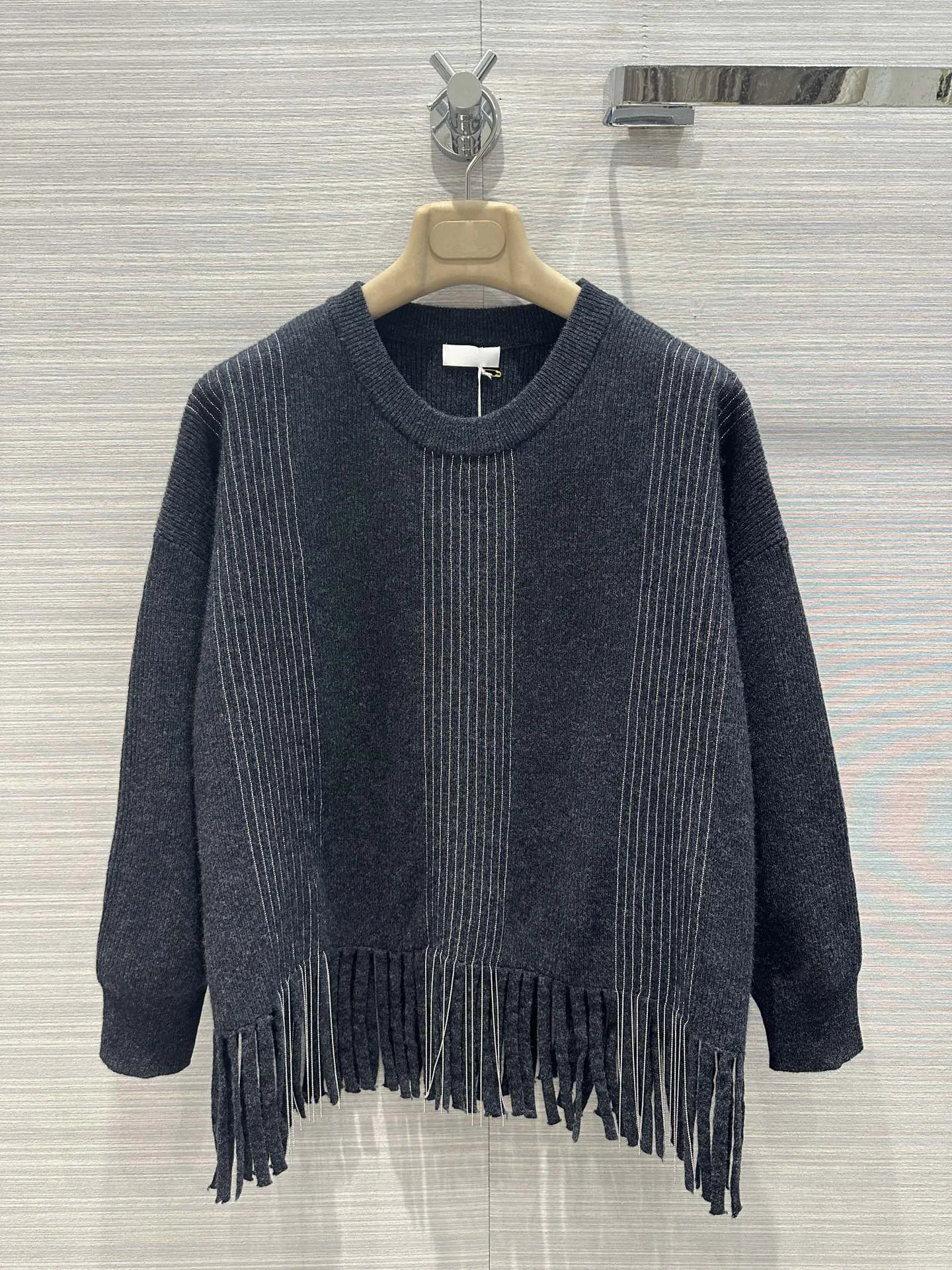 

2023Autumn and winter new cashmere fringe top imported 100% cashmere feel comfortable and delicate