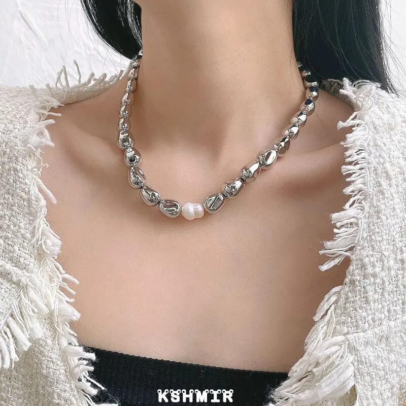 

Baroque shaped pearl beaded necklace with tide metal stitching clavicle chain retro fashion women's choker