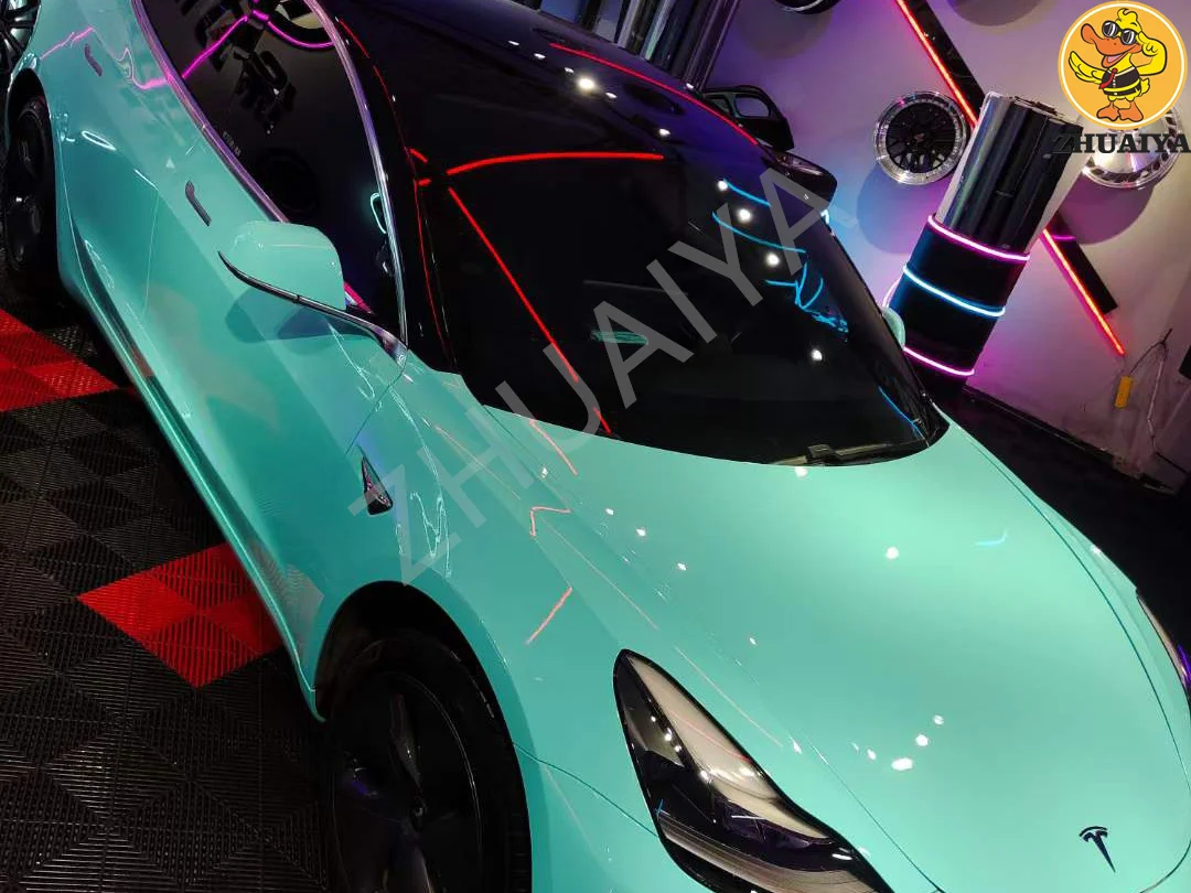 Рисунок 4 - Высококачественные автомобильные наклейки из ТПУ