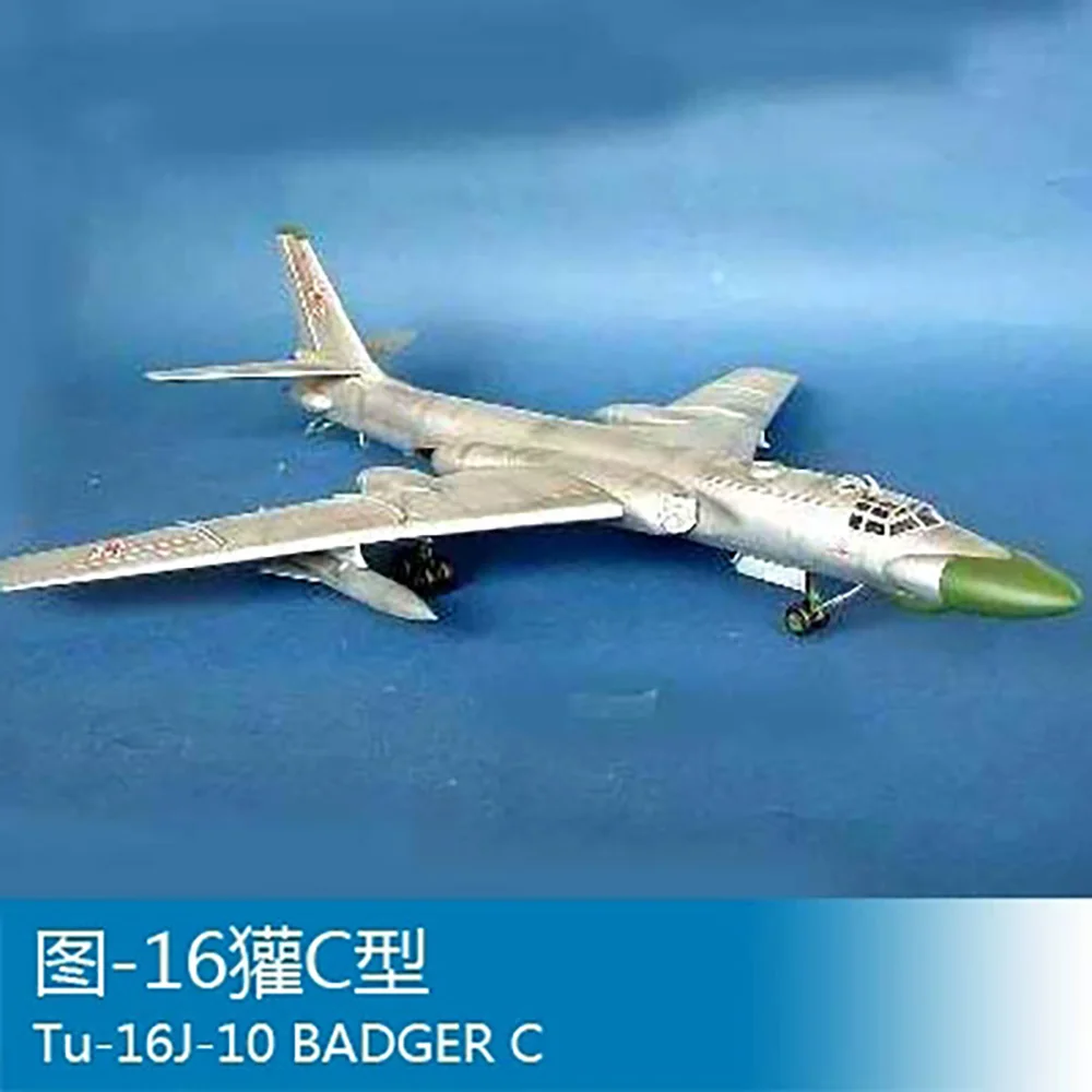 Trumpeter 01613 Комплект модели самолета 1/72 Tu-16J-10 Борсук C Истребитель Варшава