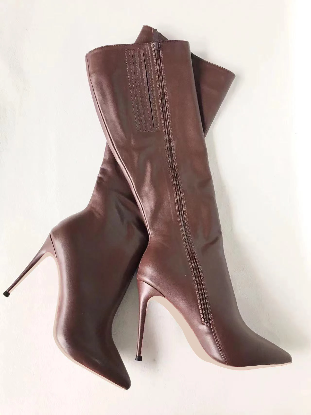 

Женские кожаные сапоги на каблуке 8-12 см, размеры 34-45