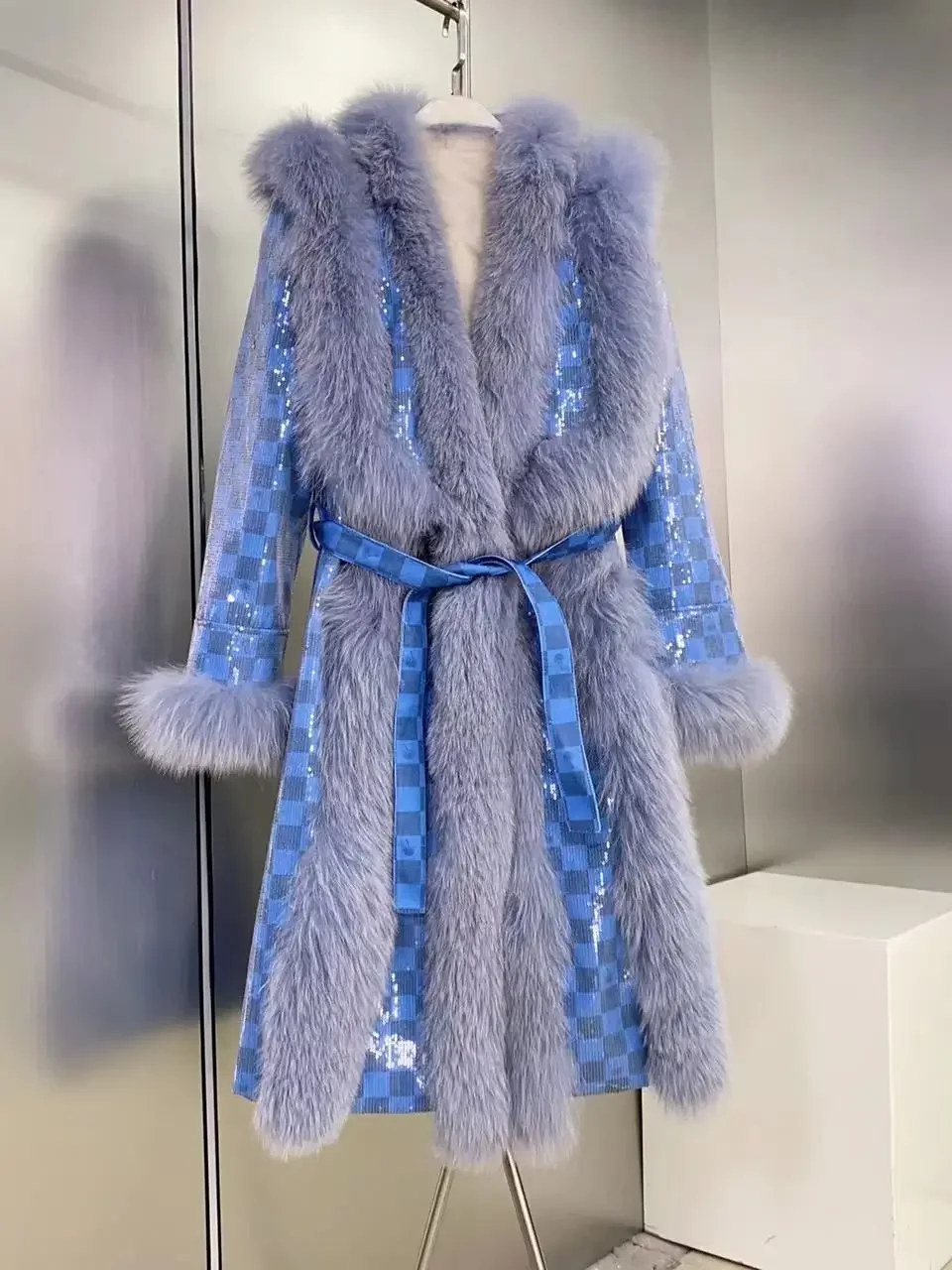 

2023 Spring Winter High-end Light Luxury Fox Fur Stitching Denim Sequined Long Fur Coat V-Neck Fashion Design Thick Warm