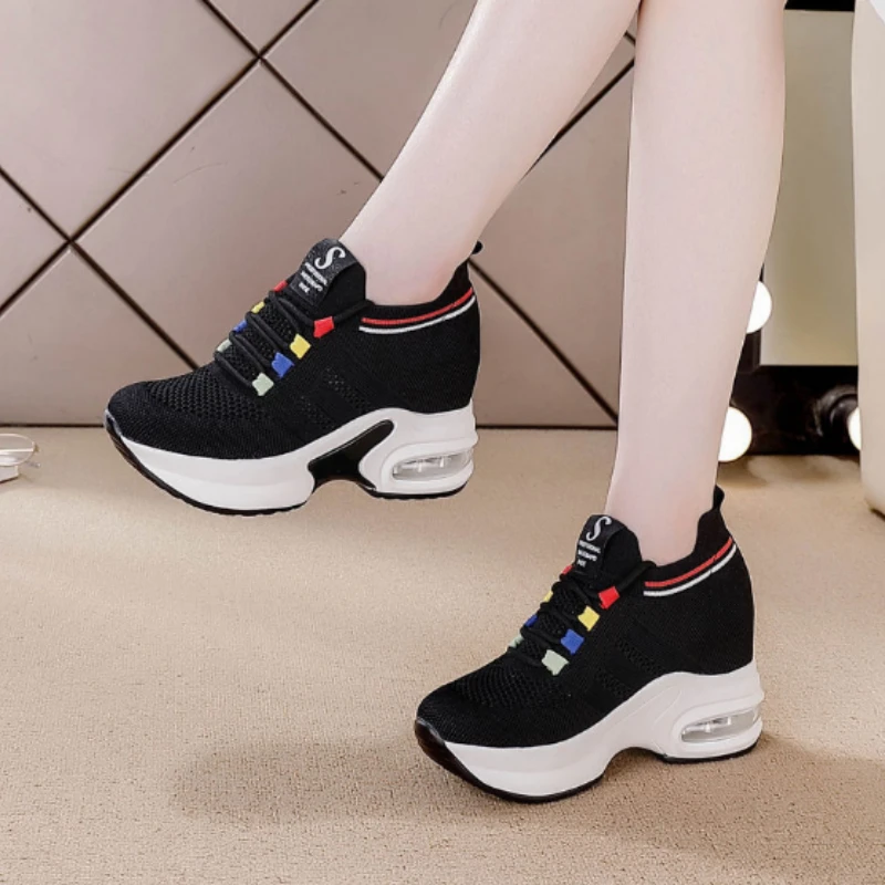 

Женские кроссовки на платформе, сетчатые, повседневная обувь для тренировок, каблук с открытым носком, на толстой подошве, маленькие белые