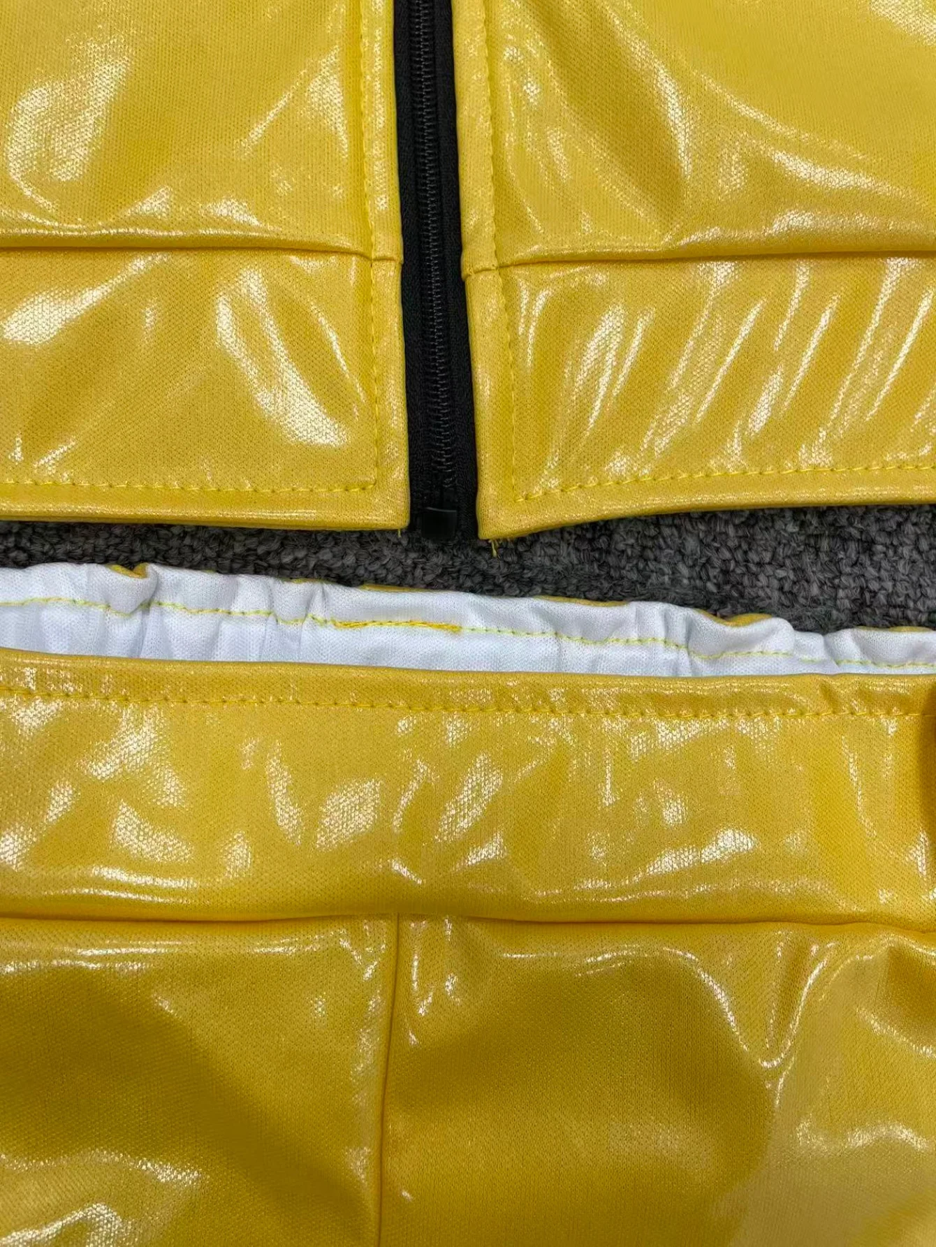 Фото Детский желтый костюм из искусственной кожи из двух предметов, куртка на молнии с воротником-стойкой + шорты, комплект для косплея №5