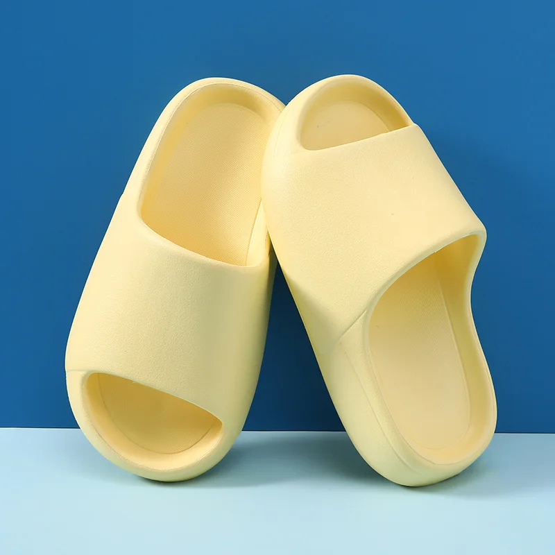 

Домашние тапочки для маленьких мальчиков и девочек, лето 2023, шлепанцы на толстой подошве для малышей, мягкие детские пляжные сандалии из пены, обувь для бега