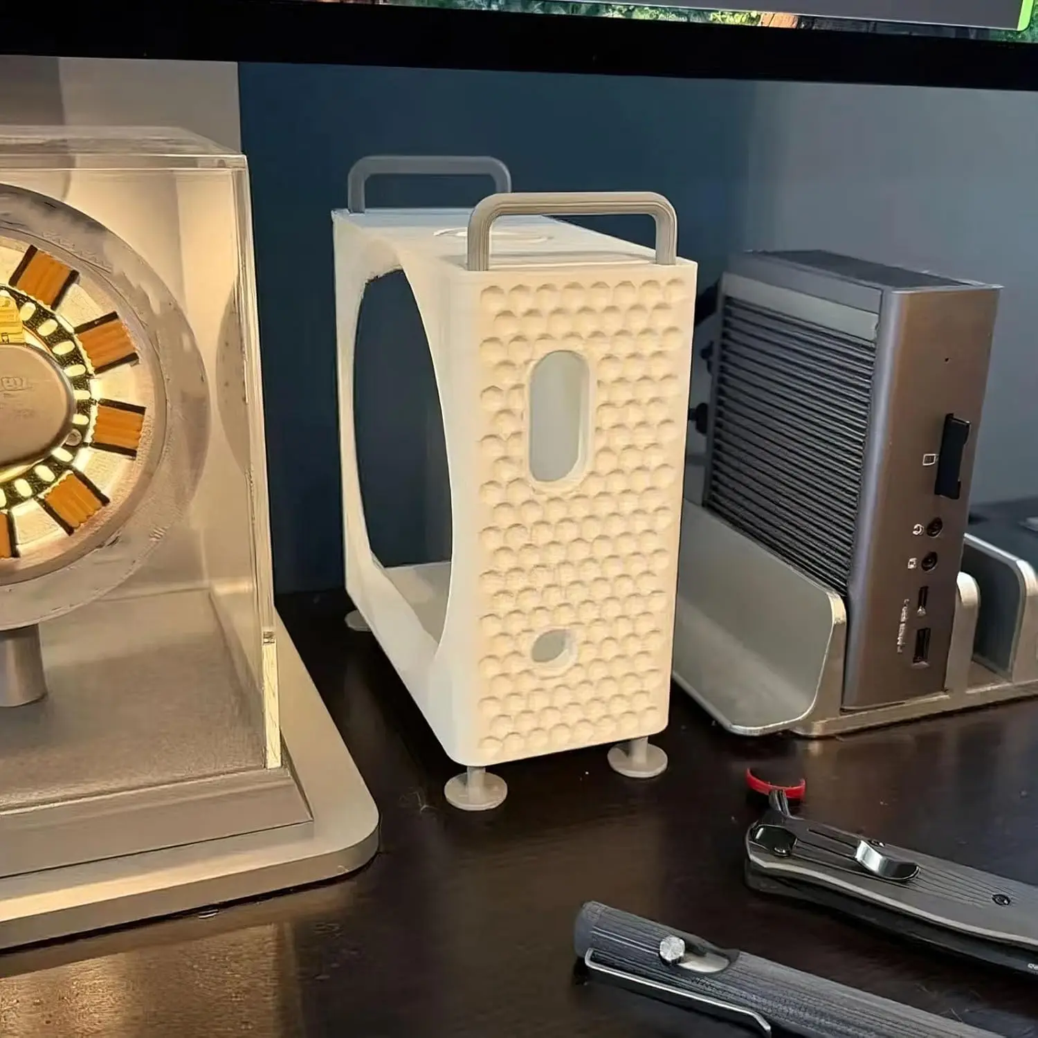Фото Чехол для компьютера с вертикальной подставкой для Mac Mini M4 2024, защитный чехол для ПК для Mac Mini M4 Pro, аксессуары с 3D-печатью №3
