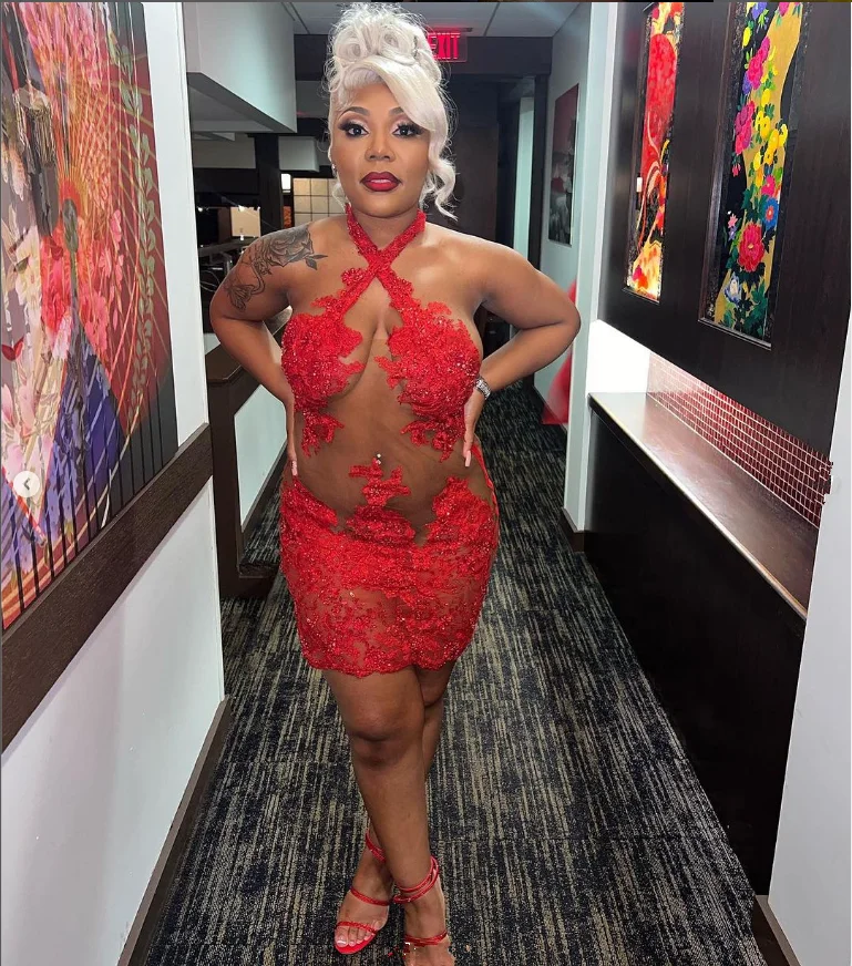 Платье для выпускного вечера с открытой спиной и блестками красное