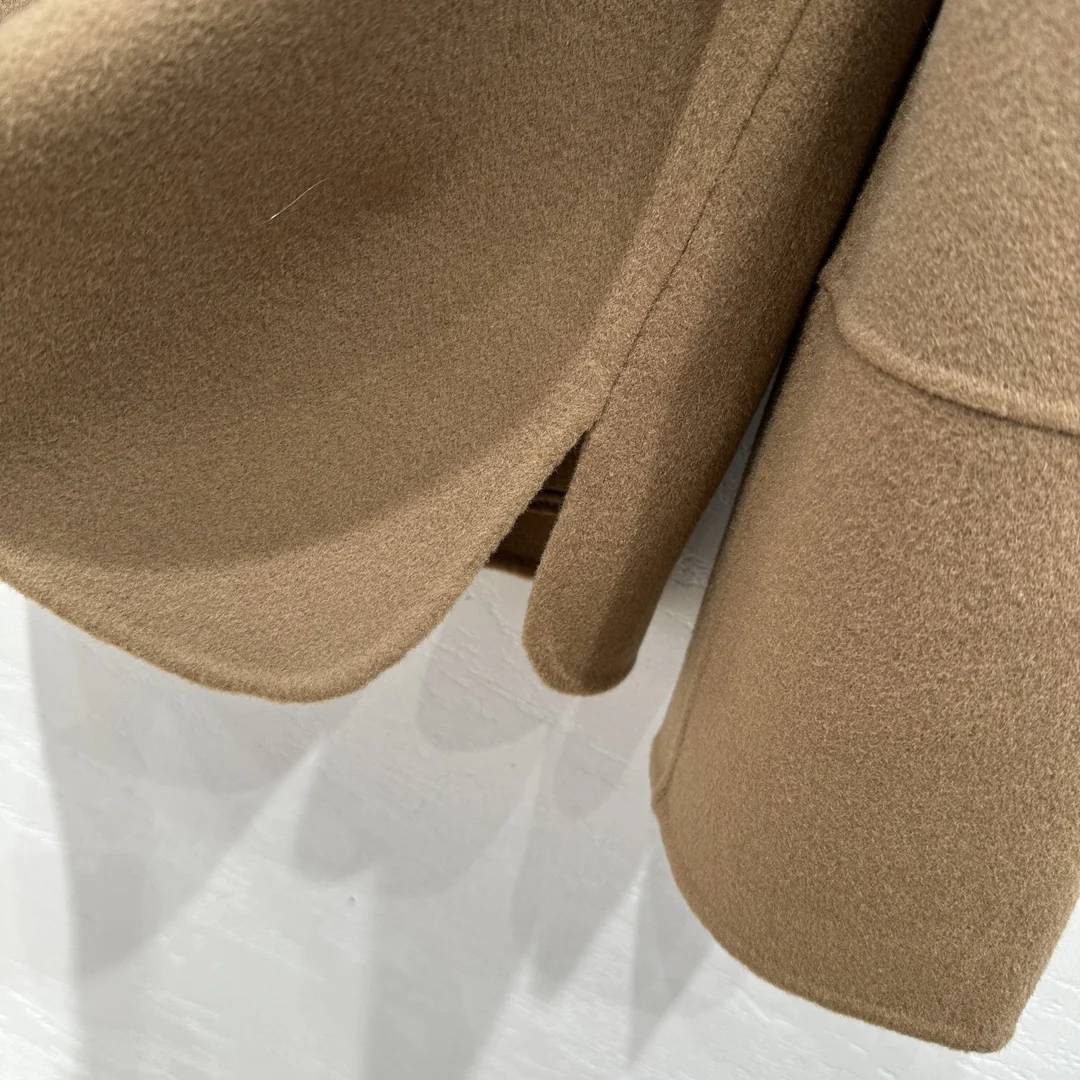 Рисунок 6 - Женское двубортное пальто ручной