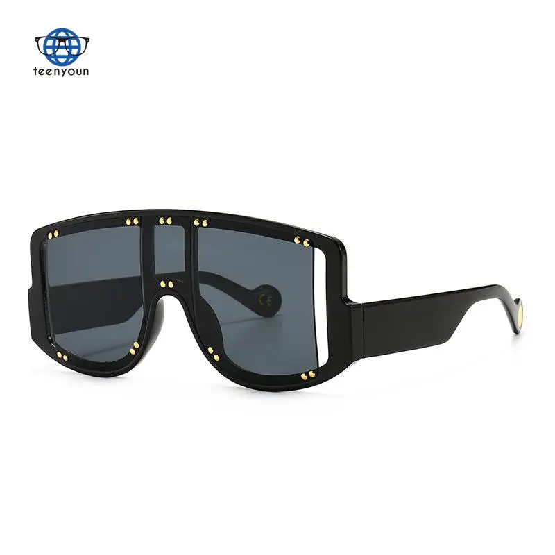 

Teenyoun Eyewear Retro Big Frame Mask Sunglasses For Women Ins Style Wide Leg Rivet Embedded Sun Glasses