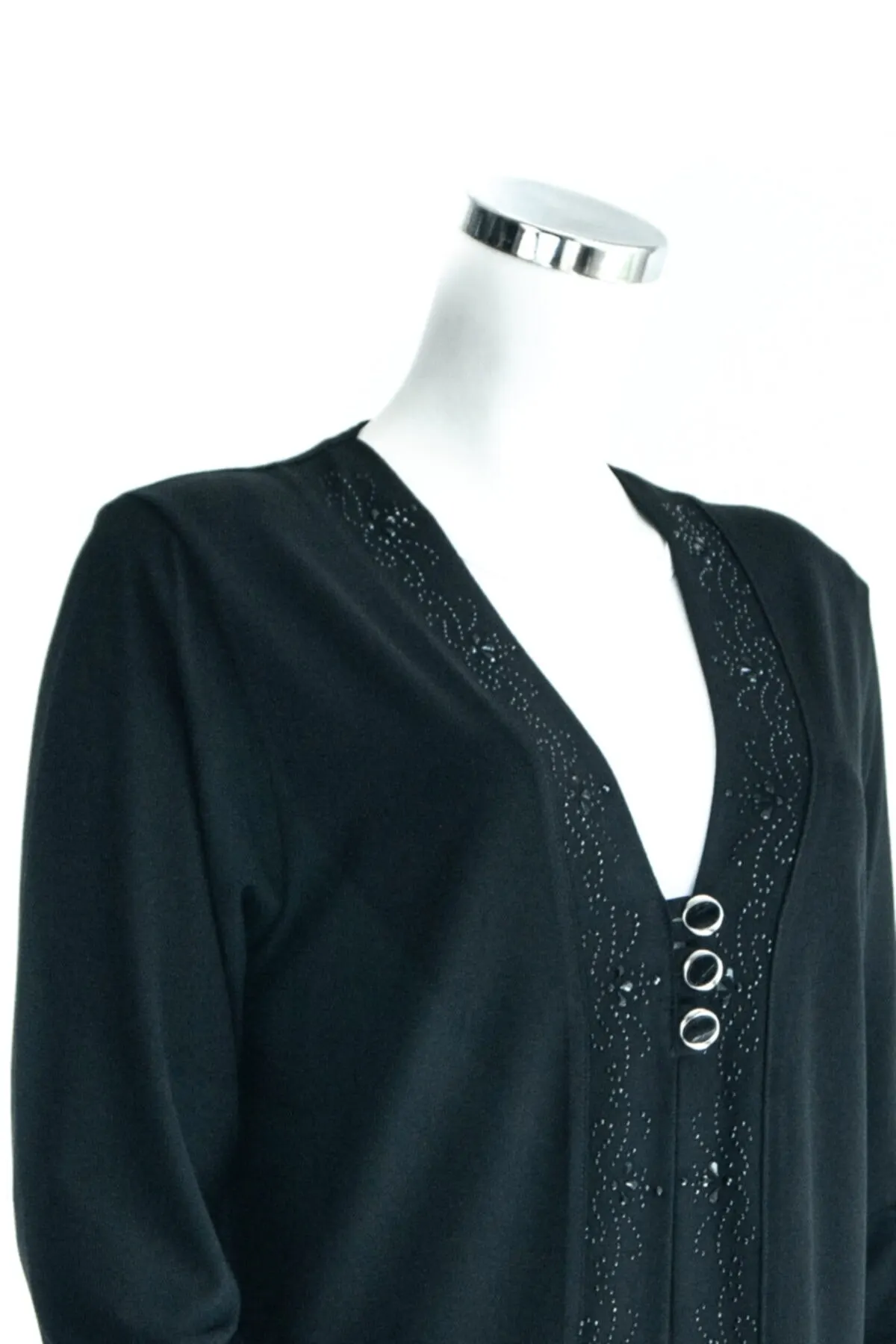 

Кардиган женский черный с тремя пуговицами и вышивкой камнями