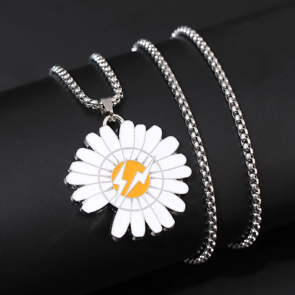 

Simple Floral Lightning Daisy Necklace Pendant Titanium Steel Accessory Necklace Hhip hop Fashion Creative Trend Pendant Jewelry