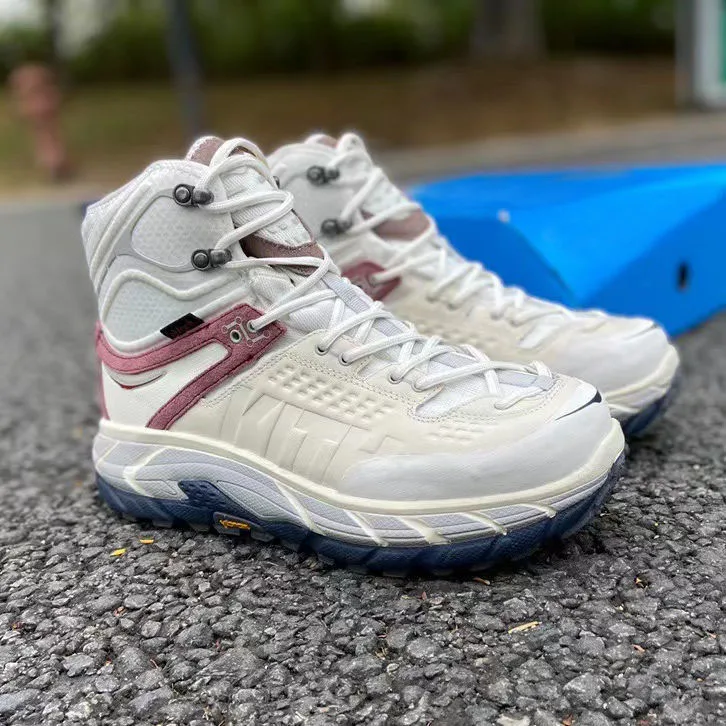 Men`s outdoor cowhide leather breathable thick sole hiking boots mens slip-resistant shockproof field trekking climbing boots