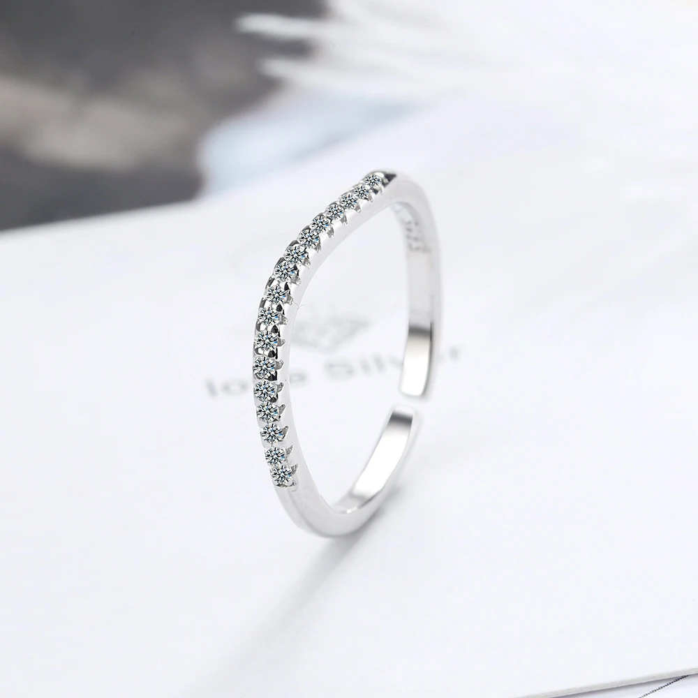 

Женское кольцо из серебра 925 пробы с фианитами